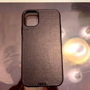 MOUS IPHONE 11 LEATHER PHONE CASE.
